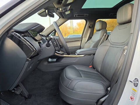 2025 Land Rover Range Rover Sport P360 SE