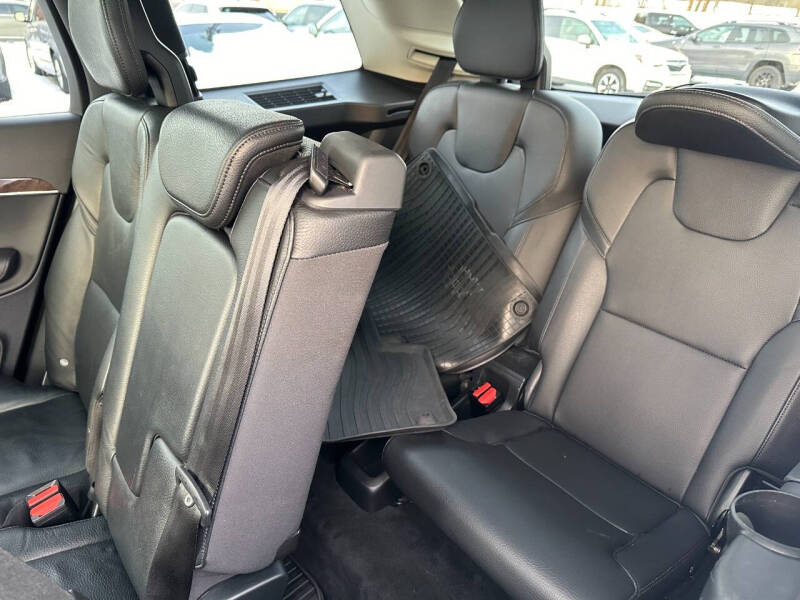 2016 Volvo XC90 T6 Momentum