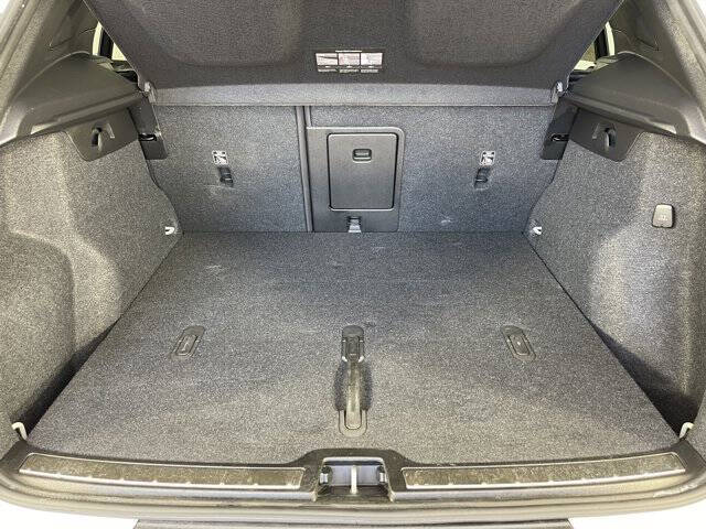 2024 Volvo XC40 B5 Plus Bright Theme