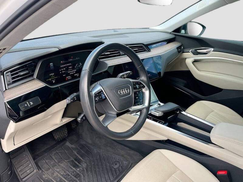 2021 Audi e-tron quattro Premium Plus