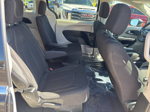 2024 Chrysler Voyager LX