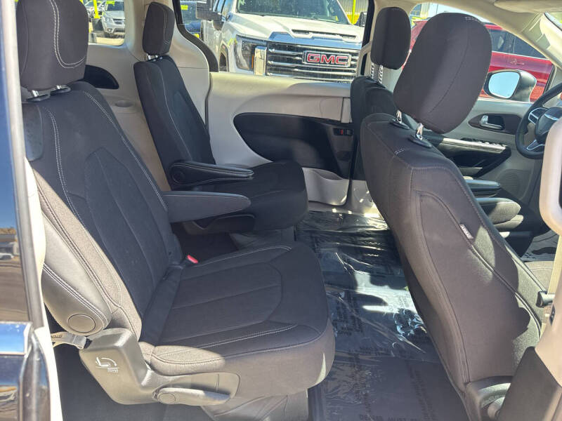 2024 Chrysler Voyager LX