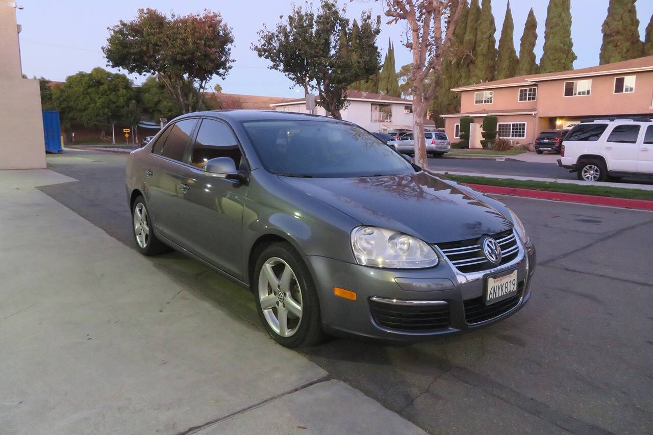 2010 Volkswagen Jetta for sale at The Car Vendor LLC in Bellflower, CA