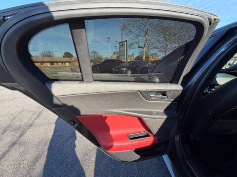 2017 Jaguar XE 35t R-Sport