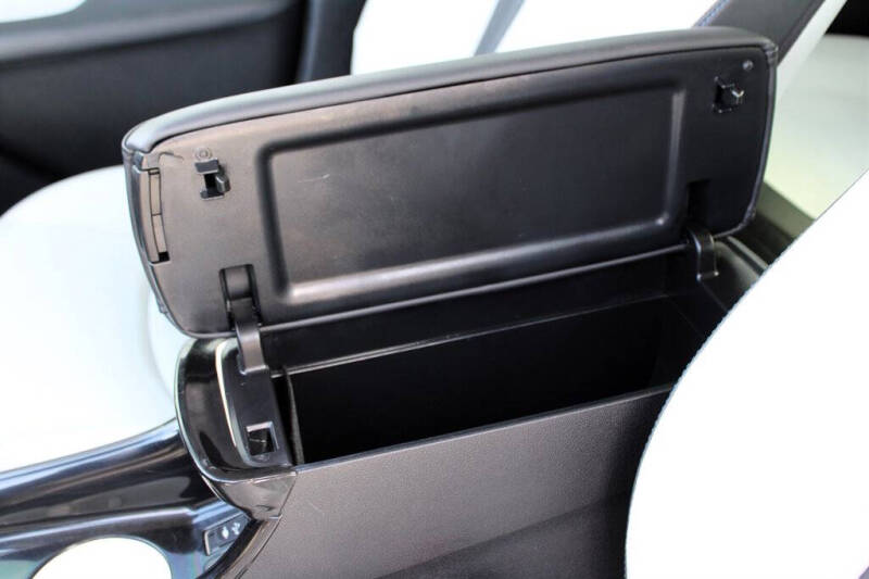 2017 Toyota Prius Three Touring