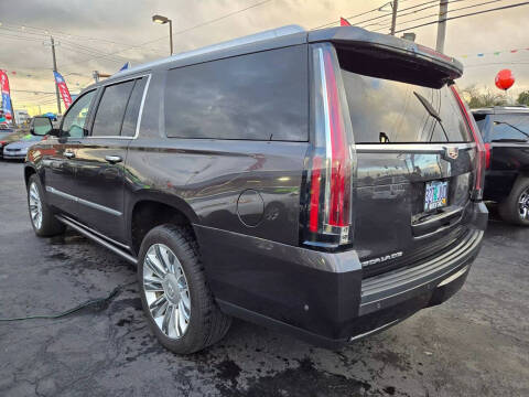 2017 Cadillac Escalade ESV Platinum