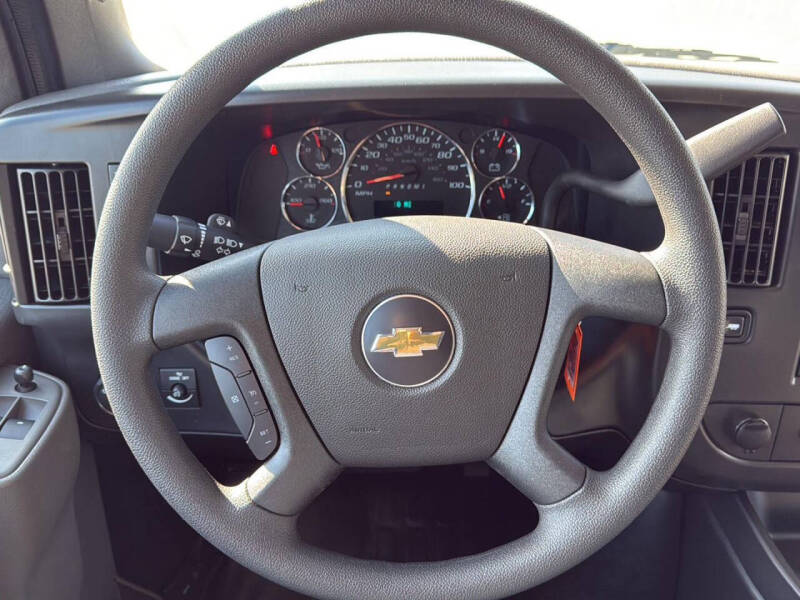 2025 Chevrolet Express 2500