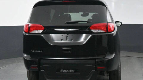 2025 Chrysler Voyager LX