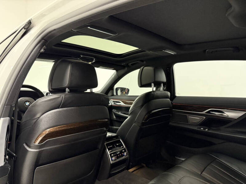 2022 BMW 7 Series 740i