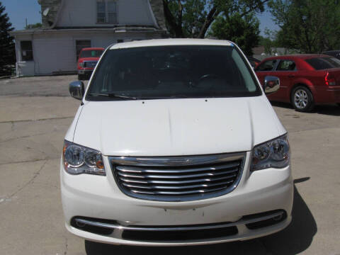 2013 Chrysler Town and Country Touring-L
