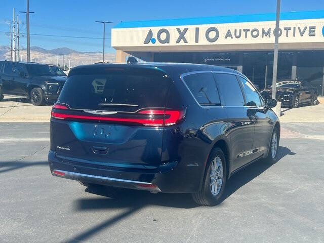 2025 Chrysler Pacifica Select