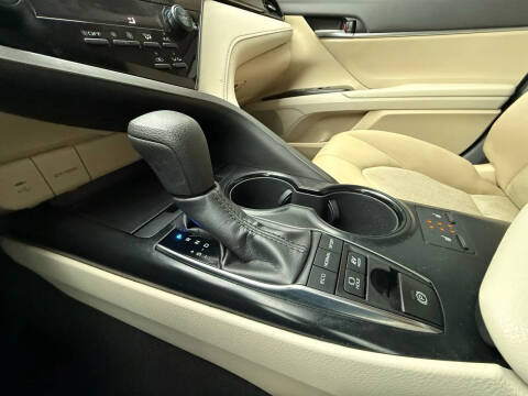 2019 Toyota Camry Hybrid LE