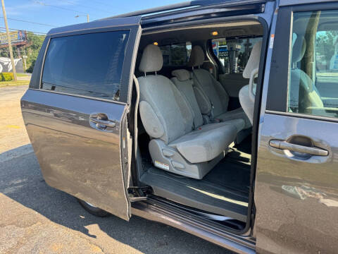 2018 Toyota Sienna LE 8-Passenger