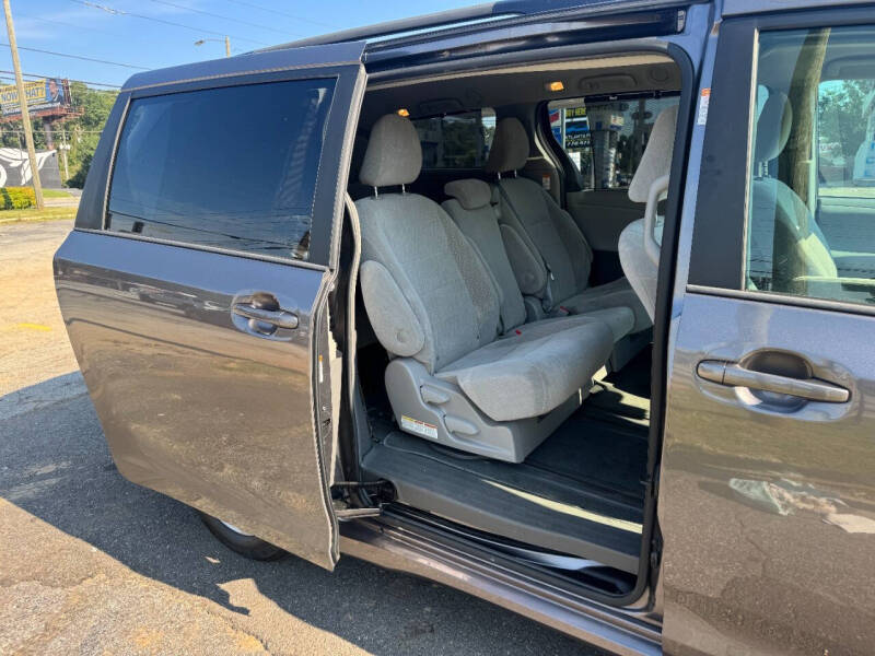 2018 Toyota Sienna LE 8-Passenger