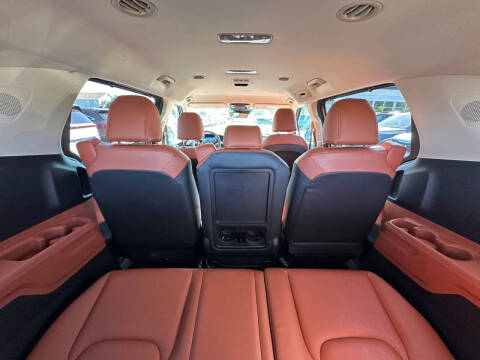 2024 Kia Carnival SX