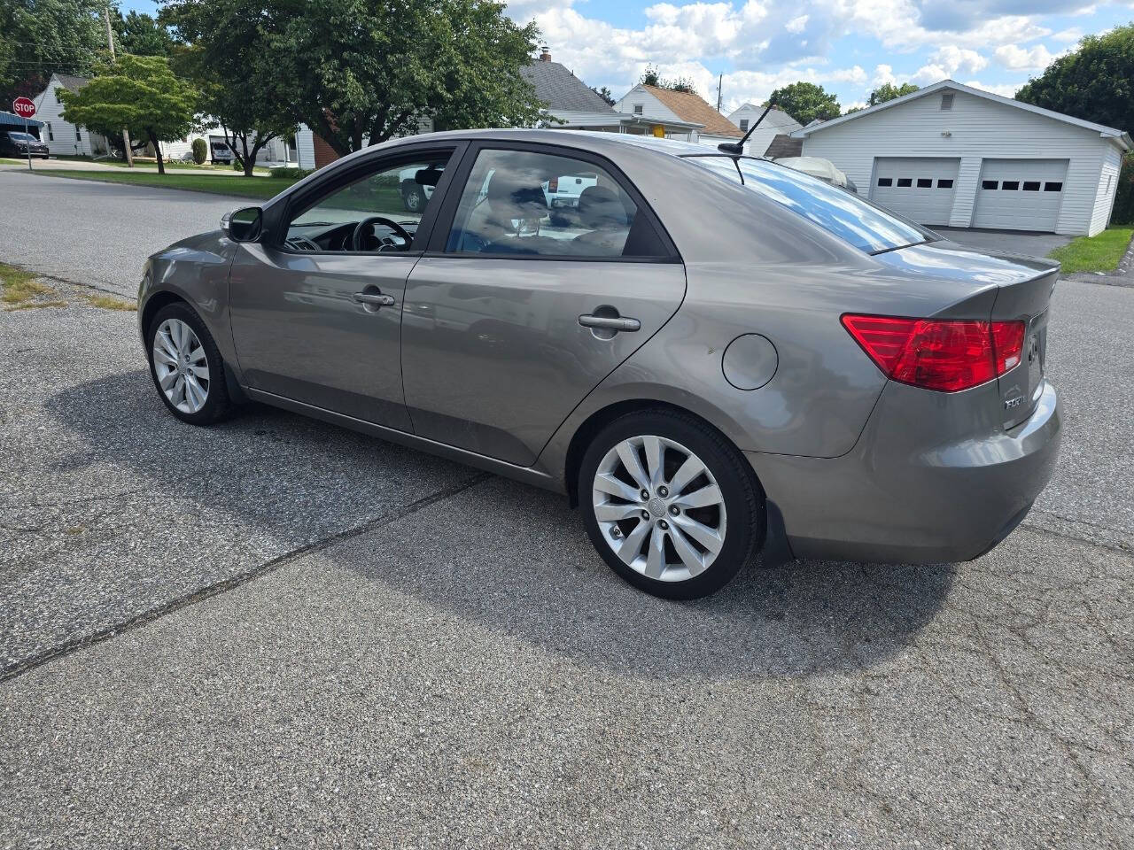 2010 Kia Forte for sale at QUEENSGATE AUTO SALES in York, PA