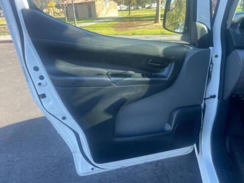 2017 Nissan NV200