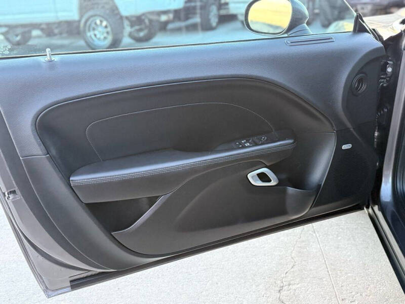 2018 Dodge Challenger SXT Plus