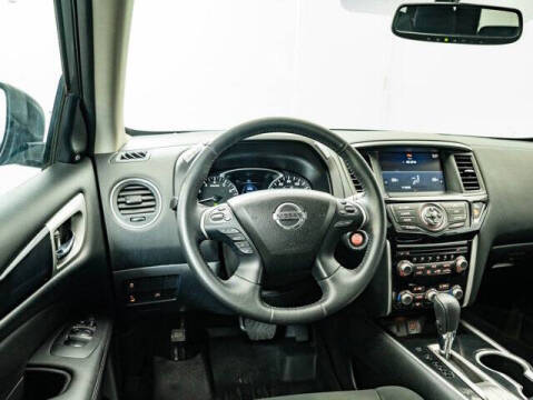 2020 Nissan Pathfinder SV