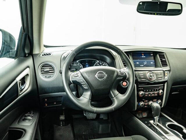 2020 Nissan Pathfinder SV