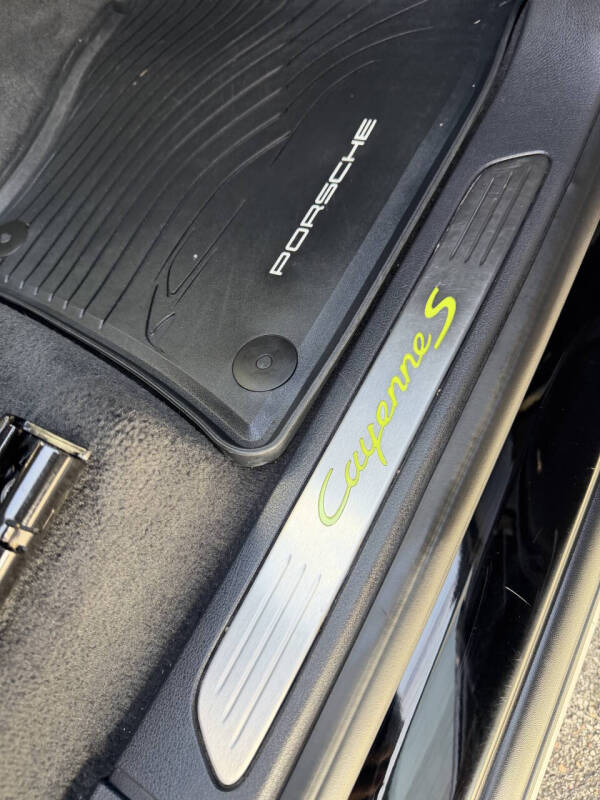 2017 Porsche Cayenne S E-Hybrid Platinum Edition