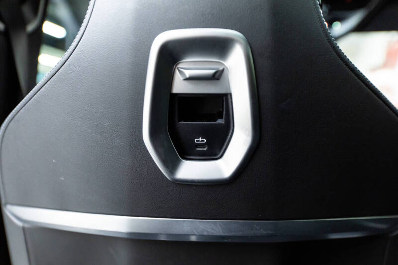 2023 BMW 7 Series 740i