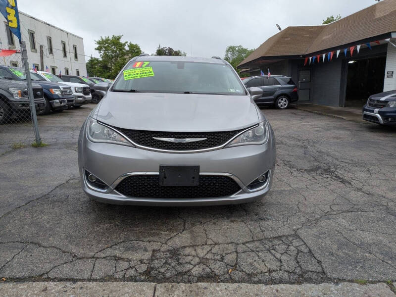 2017 Chrysler Pacifica Touring-L