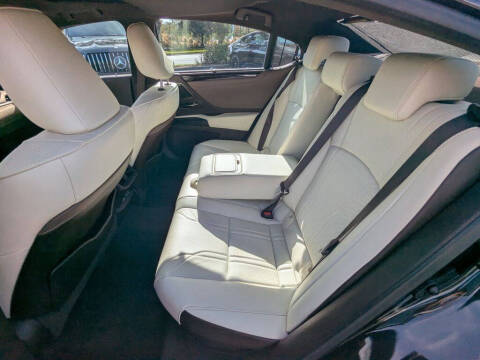 2021 Lexus ES 300h Ultra Luxury