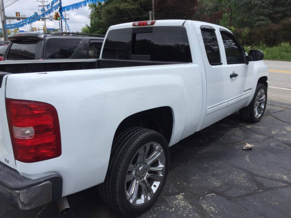 2009 Chevrolet Silverado 1500 for sale at Chuckie Bizzarro's Fleetwing Auto in Erie, PA