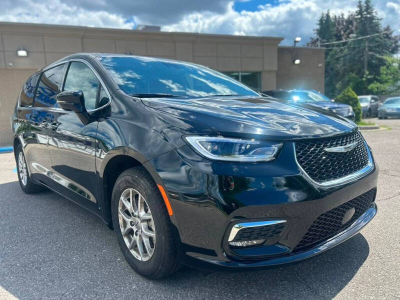 2025 Chrysler Pacifica Select