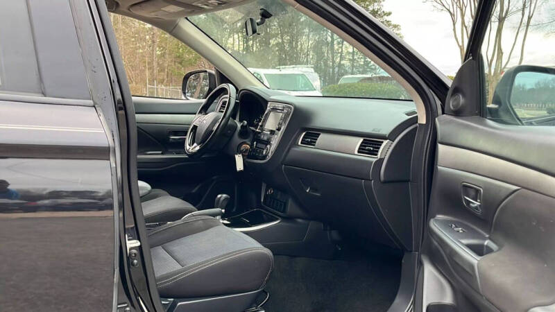 2017 Mitsubishi Outlander ES