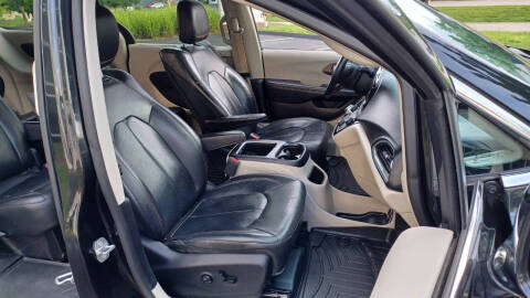 2017 Chrysler Pacifica Touring-L Plus