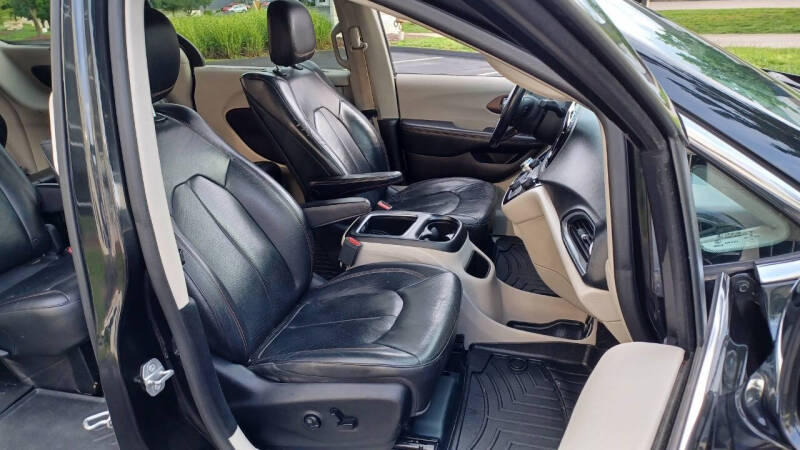 2017 Chrysler Pacifica Touring-L Plus