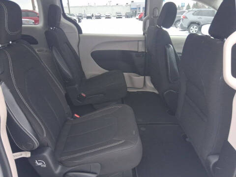 2021 Chrysler Voyager LX