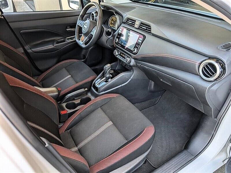 2025 Nissan Versa SR