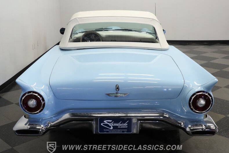 1957 Ford Thunderbird