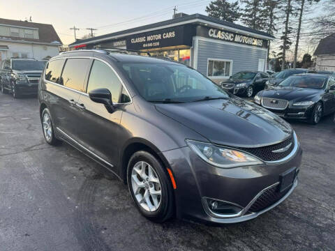 2017 Chrysler Pacifica for sale at CLASSIC MOTOR CARS in West Allis WI
