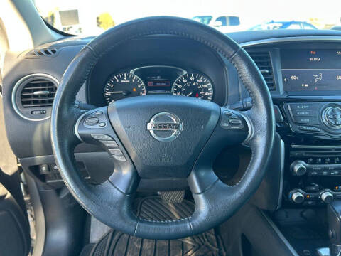 2017 Nissan Pathfinder SV