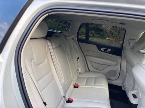 2022 Volvo V60 Cross Country T5