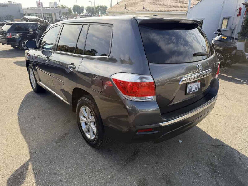 2011 Toyota Highlander SE
