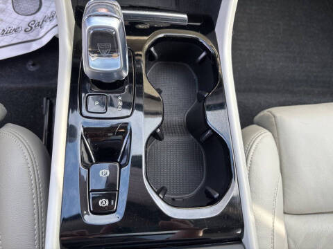 2023 Volvo XC40 B5 Plus Bright Theme