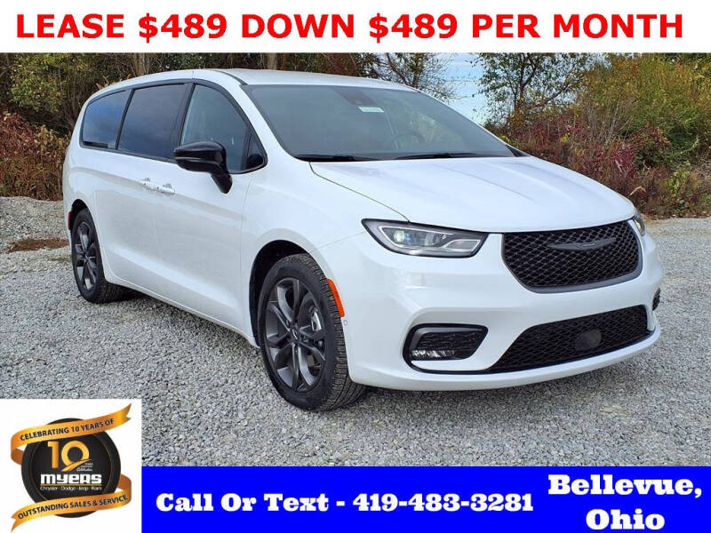 2026 Chrysler Pacifica Select