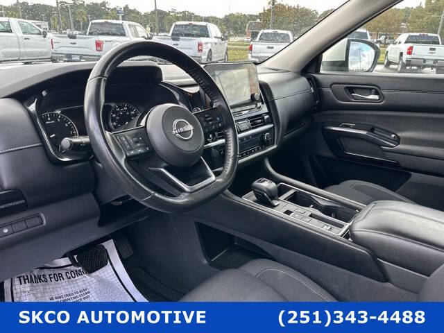 2022 Nissan Pathfinder SV