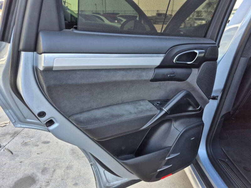 2016 Porsche Cayenne GTS