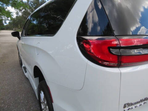 2024 Chrysler Pacifica Touring L