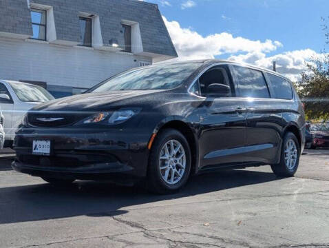 2022 Chrysler Voyager LX