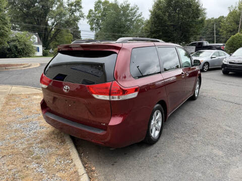 2011 Toyota Sienna LE 8-Passenger