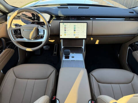 2025 Land Rover Range Rover P400 SE LWB