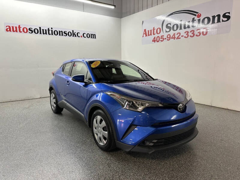 2019 Toyota C-HR LE's photo
