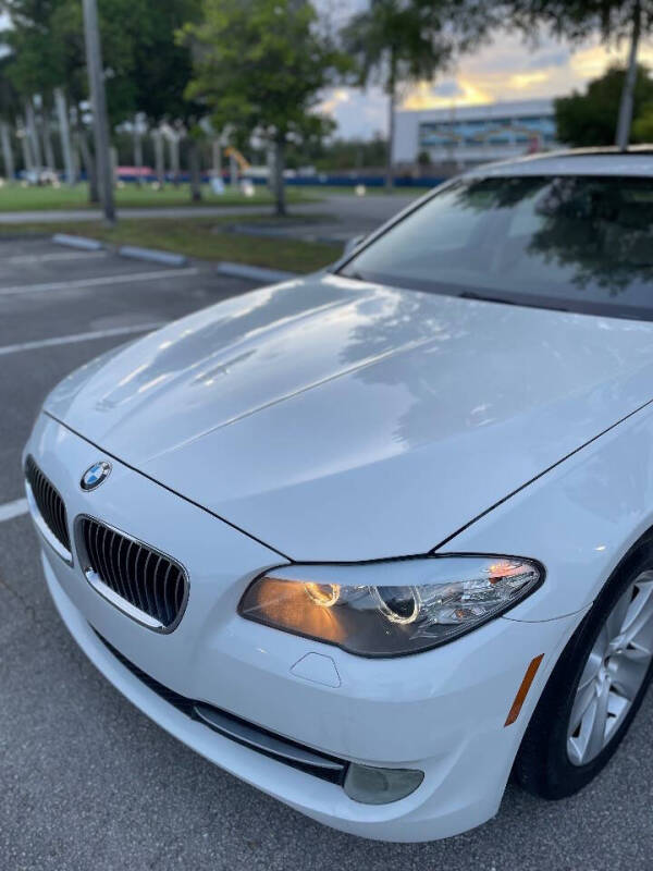 2011 BMW 5 Series 528i